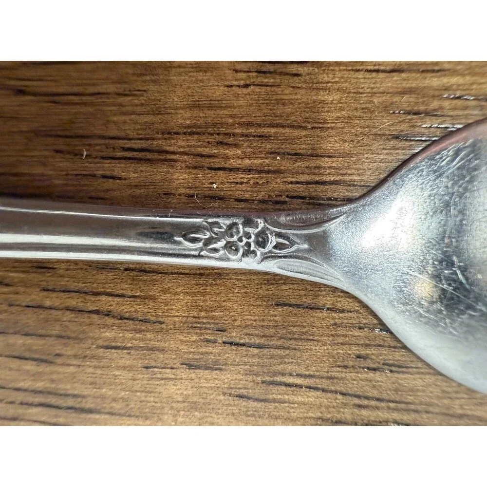 Wm A Rogers Oneida A1 Plus Mfg Co AA Silverplate Fork Floral Handle Pattern